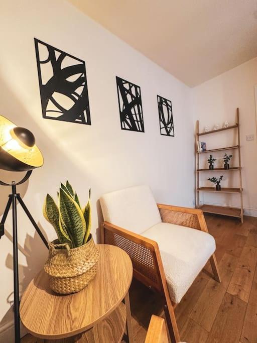 Bright & Spacious Split Level Flat In Kennington Londres Exterior foto